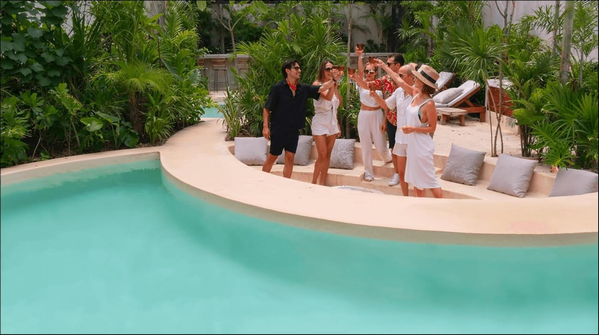Jungle Chic - Luxury Stylish Loft W Private Hot Tub And Infinity Pool Apartment